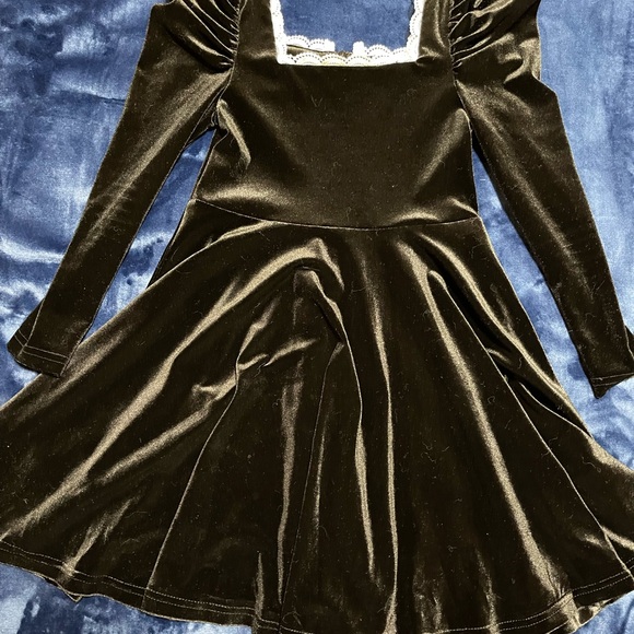Elegant Velvet Kids Dress in Black - Picture 3 of 8